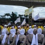 Demo di Mabes Polri, Mahasiswa UI Sindir Polisi Berpeci dan Berkerudung: Tak Bisa Pikat Hati Kami!