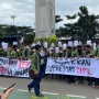 Ratusan Mahasiswa UI dan UPNVJ Mulai Datang! 'Polisi Pembunuh' Menggema di Depan Mabes Polri