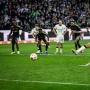 Penalti Penentu Kevin Diks! Gladbach Akhiri Tren 7 Laga Tanpa Kemenangan
