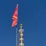 Iran Kibarkan Bendera Merah di Masjid Jamkaran Usai Kematian Khamenei, Simbol Janji Balas Dendam