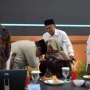 Suasana Hangat Bukber Istana: Prabowo Salami Ulama dan Cium Tangan Kiai Nurul Huda Djazuli