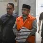 Gus Yaqut Resmi Pakai Rompi Oranye Tahanan KPK