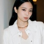 Gaya Kemeja ala Jennie BLACKPINK: Dari Gaya "Bangun Tidur" Jadi Effortless Chic
