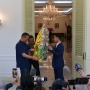 Bertemu di Istana Wapres, Gibran Rangkul dan Beri Hampers Lebaran Rismon Sianipar
