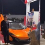 Dikira Bikin Haru, Video Ibu Foto Anak Bareng Mobil McLaren di SPBU Berujung Plot Twist Tak Terduga