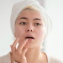 Bibir Kering dan Pecah-Pecah? Ini 4 Lip Serum Vitamin E yang Layak Dicoba