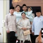 Suasana Lebaran di Istana, Senyum Tipis Iriana Jokowi Foto Bareng Presiden Prabowo