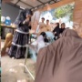 Viral Seleb TikTok Mat Peci Kasih THR Bak Beri Makan Ayam, Sampai Habis Rp50 Juta