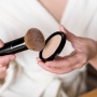 5 Pilihan Setting Powder untuk Mengunci Makeup agar Tahan Lama dan Bebas Kilap