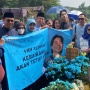 Keluarga dan Fans Rayakan Ulang Tahun Vidi Aldiano di TPU Tanah Kusir