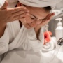 Milk Cleanser atau Cuci Muka Dulu? Ini 5 Pilihan Produknya untuk Membersihkan Wajah