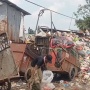 Sampah Setinggi 4 Meter Kepung TPS Rawadas, Warga Desak Tambahan Truk: 'Kasihan Masyarakat'
