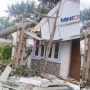 Rumah dari Program Bedah Rumah Baru Dibangun Hancur Tertimpa Pohon