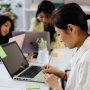 Balik Kerja setelah Momen Liburan yang Hangat: Mood Hilang, Realita Datang