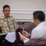 Bahas Isu Terkini, Seskab Teddy Bertemu Wapres Gibran 1,5  Jam di Istana Sambil Bawa Catatan