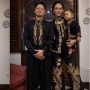 Jadi Sorotan, Ini Makna di Balik Seragam Erika Carlina dan DJ Bravy di Acara Tedak Siten Baby Andrew
