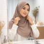 Cuaca Panas Bikin Lepek? Ini 8 Tips Merawat Rambut Hijabers agar Tetap Segar dan Wangi