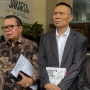 Sambil Dekap Buku Jokowis White Paper, Rismon Mengaku Bisa Tidur Nyenyak usai SP3
