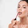 5 Rekomendasi Lip Tint untuk Tampilan Bibir Merona Tahan Lama