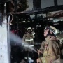 Warteg hingga Toko Listrik di Pulogebang Dilalap Api, 13 Unit Damkar Berjibaku Padamkan Kebakaran!