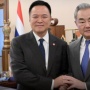 Momen Saling Puji PM Thailand dengan Menlu China: Kamu Tampan, Kamu Juga!
