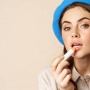 Lip Balm Dipakai Sebelum atau Sesudah Lipstik? Ini Urutan Biar Bibir Mulus Anti Pecah-Pecah