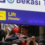 Momen Dramatis Evakuasi Korban Kecelakaan KA Argo Bromo dan KRL di Bekasi Timur