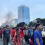 May Day di DPR Kondusif: Massa Gebrak dan Kasbi Bubar Jalan, Pasukan Oranye Sisir Sampah Sisa Aksi