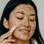 4 Scrub Mask Walnut yang Ampuh Angkat Sel Kulit Mati Tanpa Iritasi