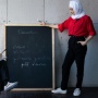 Pendidikan Tinggi, Tapi Ekspektasi Lama: Dilema Perempuan di Dunia Akademik