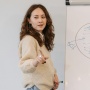 Belajar Bukan Sekadar Sekolah: Cara Perempuan Kembangkan Diri di Era Modern