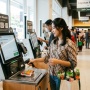 Dari Pom Bensin ke Supermarket: Evolusi Gaya Hidup Modern yang Serba Instan