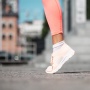 5 Rekomendasi Sepatu Running Lokal Wanita, Ringan dan Terjangkau untuk Lari