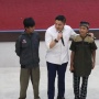 Calon Siswa Sekolah Rakyat Menangis di Pelukan Seskab Teddy: Saya Mau Sekolah, Pak