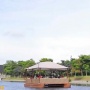 Liburan Tak Biasa di Jakarta: Sensasi Makan di Atas Katamaran Sambil Menyusuri Sungai Tahang