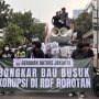 Endus Bau Amis Korupsi RDF Rorotan, Massa Geruduk Gedung DPRD DKI: Pansus Jangan Mati Suri!