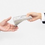 Ketika Rupiah Melemah, Kelas Menengah Dipaksa Bertahan Lebih Keras