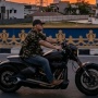 Tuai Kritik! Viral Ketua DPRD Kepri Santai Naik Moge Tanpa Helm di Batam
