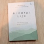 Belajar Melepaskan Hal yang Tak Bisa Dikendalikan di Buku Mindful Life