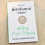 Berdamai dengan Hidup Pas-Pasan: Kritik Tajam atas Kapitalisme Modern