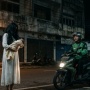 Perempuan yang Selalu Meminta Diantarkan Pulang