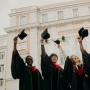 Di Balik Modal Sarjana: Pendidikan Tinggi dan Racun Bernama Prestise Sosial