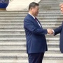 Bisik-bisik Trump Saat Salaman Erat dengan Xi Jinping, Pakar Etika Bilang Begini
