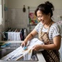5 Spray Penghilang Noda Baju Instan Tanpa Bilas dan Tak Merusak Kain