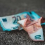 Dolar Tidak Ada di Dompet Kita, Tapi Ada di Harga Beras dan Minyak