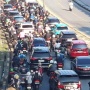 Senin Pagi di Jakarta Timur: Macet Parah Usai Libur Panjang, Kendaraan Cuma Melaju 10 Km/Jam