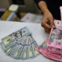 Ketidakpastian Kebijakan Pemerintah Seret Rupiah Semakin Melemah