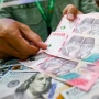 Rupiah Masuk Zona Merah, Pagi Ini Melemah ke Rp17.683 per Dolar AS