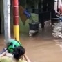 Kebon Pala Kembali Terendam Banjir 1,4 Meter, Warga Pilih Bertahan di Lantai Dua