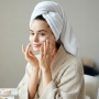 Jangan Lakukan! 5 Kekeliruan Skincare yang Kerap Terjadi di Usia 20-an